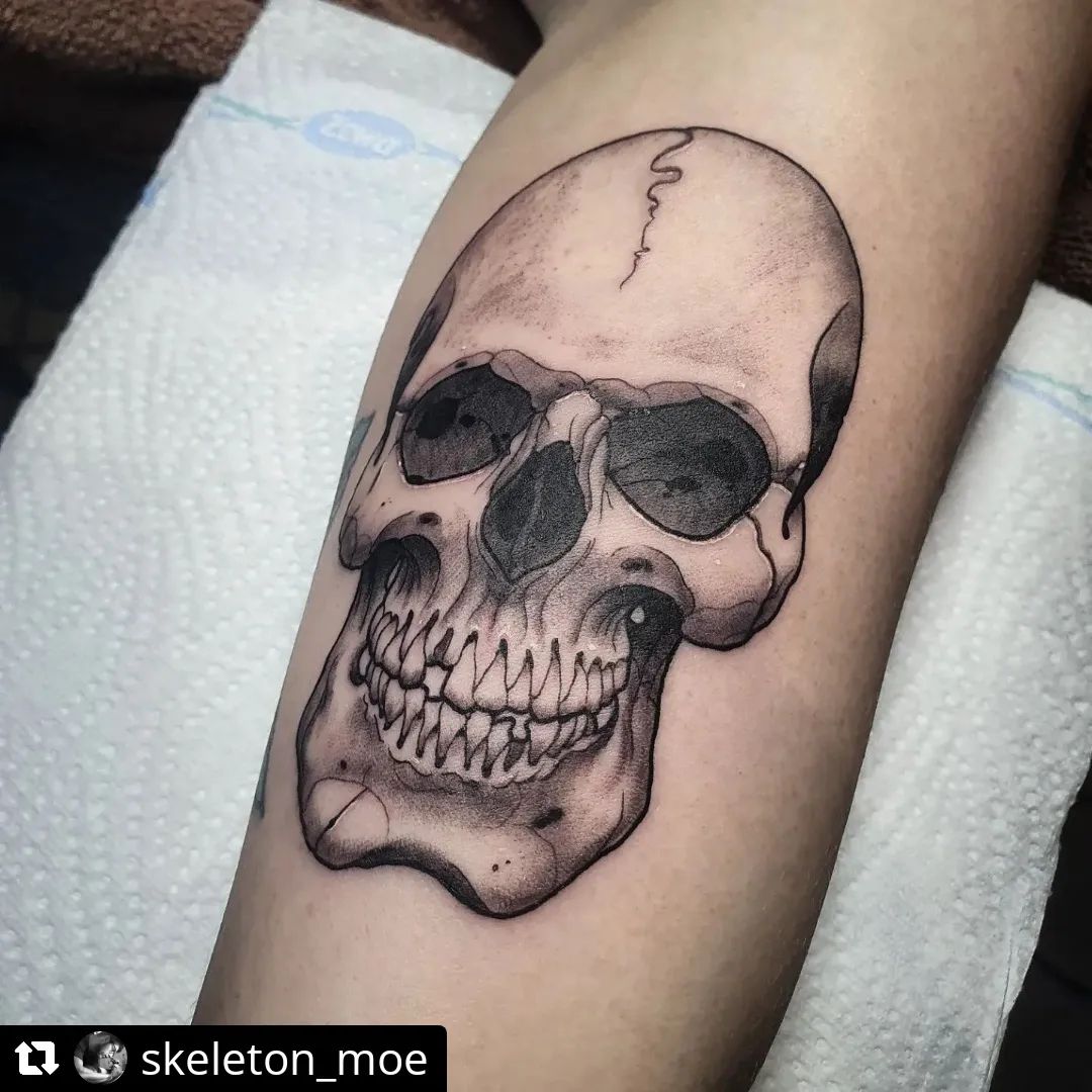 Neu von @skeleton_moe
• • • • • •
Skull for bae @kathi_tree
.
#tattoo #tattoos #