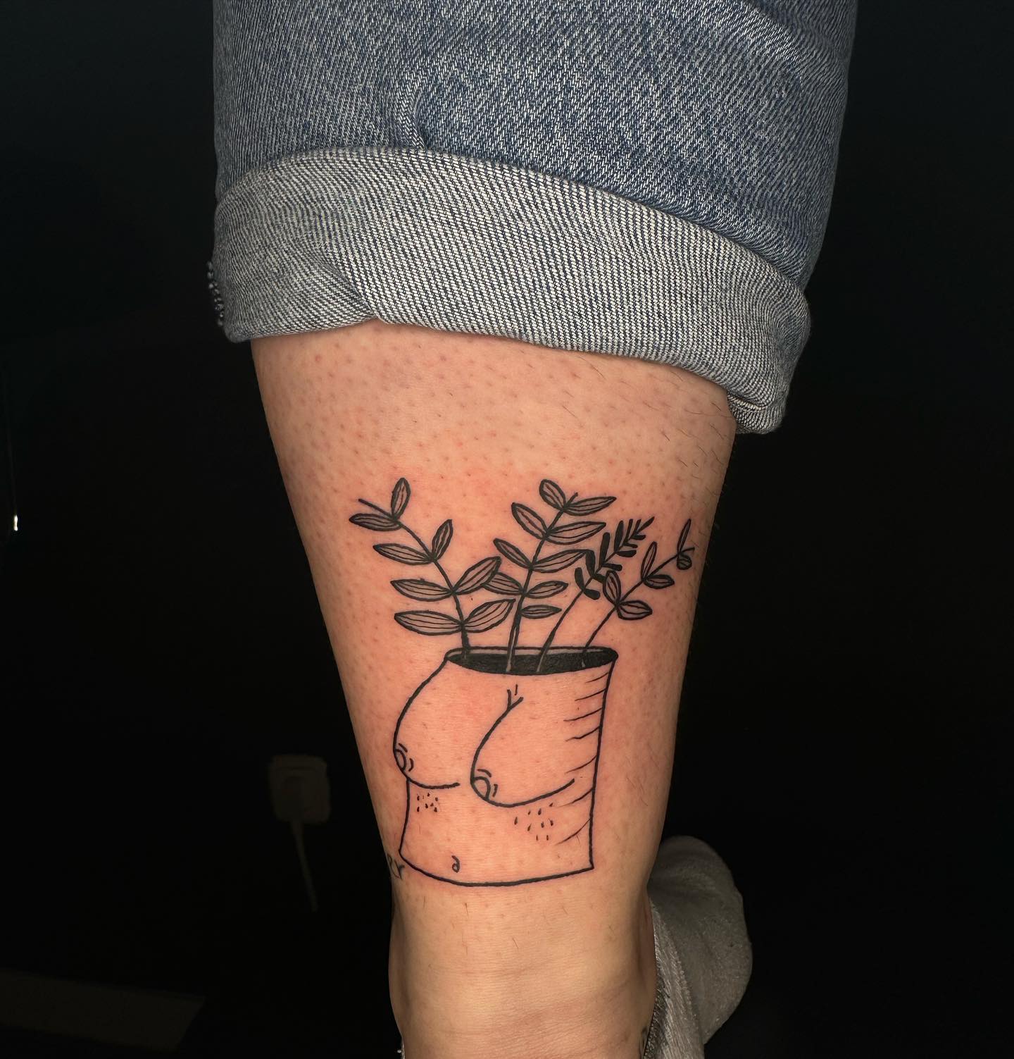_boobs plant _ 
.
.
#imatattooartist #tattoo #tattoos #tattoocologne #kölntattoo