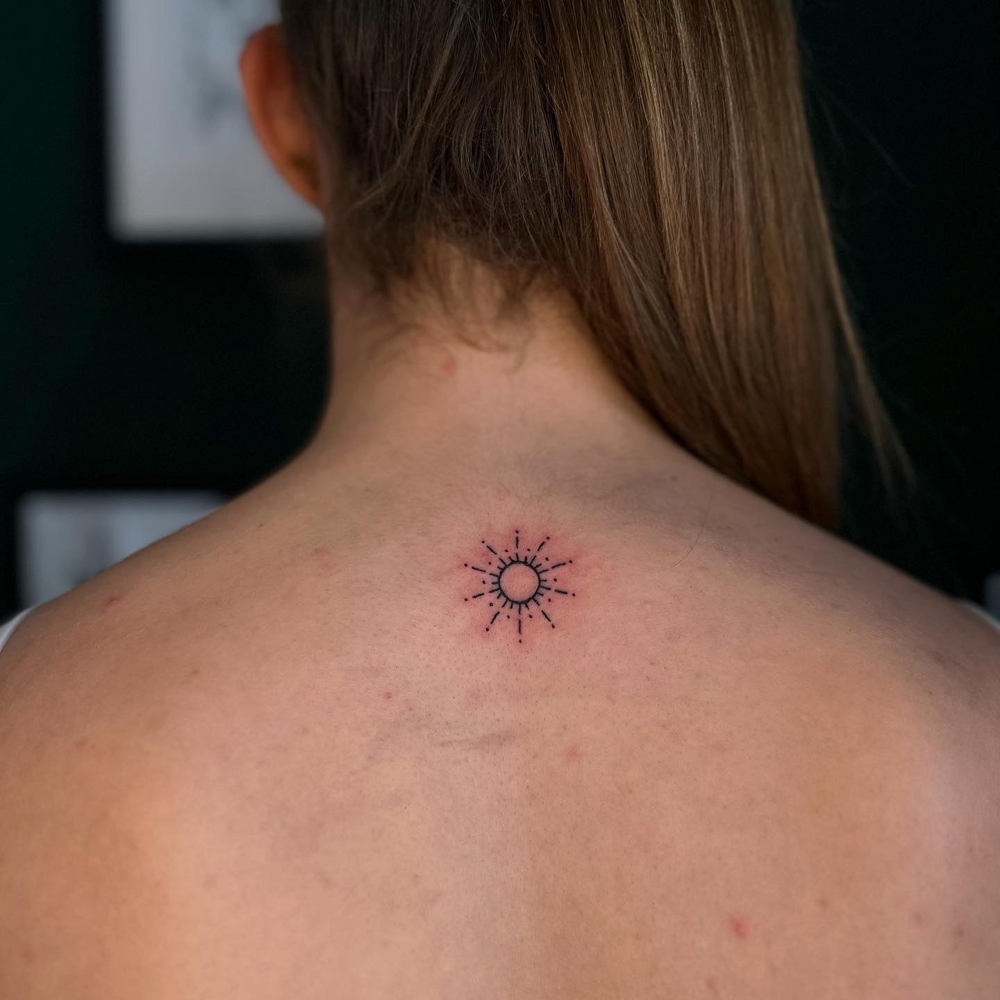 _sun_
.
.
#sun #suntattoo #tattoo #tattoos #tattooideas #tattooinspiration #flas