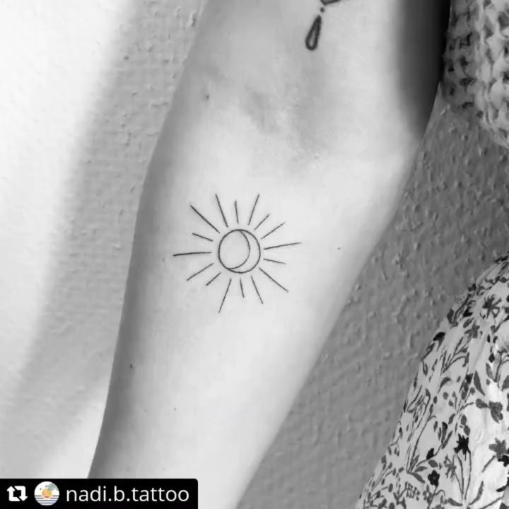 Neu von @nadi.b.tattoo
• • • • • •
MOON & SUN
YIN & YANG 
RIGHT & LEFT

#sun #mo